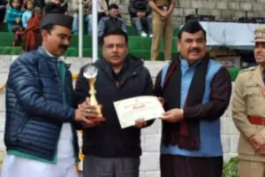 સન્માન મળ્યાના ગણતરીના કલાકોમાં જ અધિકારી પર લાંચ લેવાનો આરોપ, થયા સસ્પેન્ડ