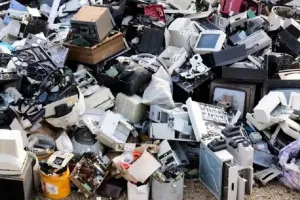 વસ્તીમાં પાછળ પણ ઇ-વેસ્ટ કરવામાં નંબર વન છે આ દેશ