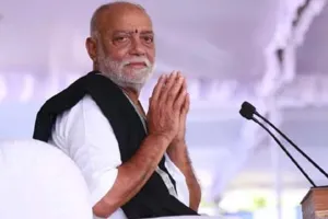 કથાકાર મોરારીબાપુએ જાણો કોને મોકલી સવા કરોડની મદદ