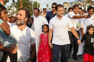 રાહુલ ગાંધીએ બાળકીને સ્નેહ આપતા કહ્યું આવી ક્ષણ માટે 1000 માઈલ ચાલી શકું