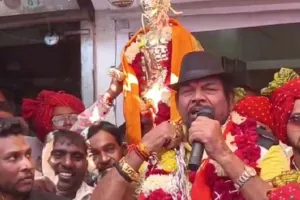 મધુ શ્રીવાસ્તવનો વાણી વિલાસ, કહ્યું-7 નંબરનું બટન દબાવજો, બીજા 6 નંબરના છક્કા છે