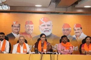 જે લોકો પાયલટને સાચવી શકતા નથી તેમણે ગુજરાતની ચિંતા કરવાની જરૂર નથી–સ્મૃતિ ઇરાની