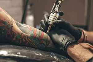 વીડિયોમાં ચહેરો દેખાતો નહોતો, પણ ટેટૂને કારણે પકડાઇ ગયો રેપિસ્ટ