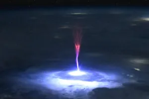 નાસાના અવકાશયાત્રીએ ISS પર રહસ્યમય 'વાદળી જેટ'ના ફોટા શેર કર્યા, તેને જોઈને વૈજ્ઞાનિકો પણ દંગ રહી ગયા