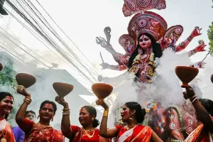 માંસ-માછલી ખાઈને પણ કેવી રીતે પૂરી થાય છે દુર્ગા પુજા? જાણો બંગાળી સમુદાયની અનોખી પરંપરા