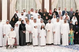 આ છે પૃથ્વી પરનો સૌથી ધનિક પરિવાર, રૂ. 4000 કરોડનું ઘર, 700 કાર, 8 જેટ વિમાન, સંપત્તિ એટલી કે...