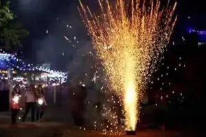 નોર્મલ ફટાકડાથી અલગ કેવી રીતે હોય છે ગ્રીન ફટાકડા? શું તેને ફોડતા નીકળે છે ધુમાડો?