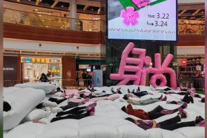 વિશ્વનો સૌથી આળસુ માણસ, સ્પર્ધા જીતવા માટે 33 કલાક સુધી ગાદલા પર સૂતો રહ્યો