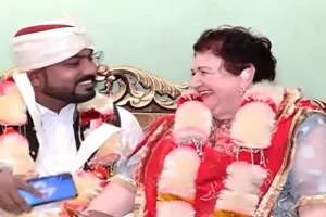 85 વર્ષની પોલેન્ડની વૃદ્ધાને 28 વર્ષના પાકિસ્તાની યુવા ઓટો મિકેનિક સાથે થઇ ગયો પ્રેમ! દેશ છોડીને પાકિસ્તાન લગ્ન કરવા આવી