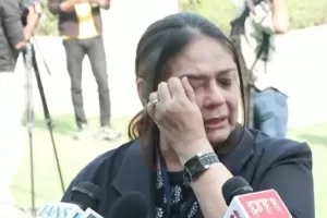 શેરી કૂતરાઓ પર સુપ્રીમ કોર્ટના આદેશ પર મહિલા વકીલે રડતા રડતા કહ્યું, 'તેમણે કેટલો કડક નિર્ણય આપ્યો છે...'