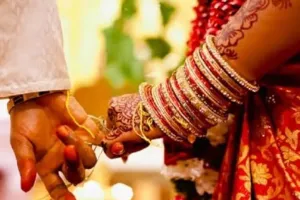 5 બાળકોની ગર્ભવતી મા પતિને છોડી પ્રેમી પાસે ભાગી ગઈ, પતિએ આજીજી કરી પણ...