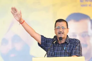 શું ગોપાલને જૂતું ફેંકાયું એટલે કેજરીવાલ ગુજરાત દોડી આવ્યા?