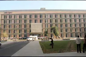 શું ગુજરાતમાં ચૂંટાયેલા પ્રતિનિધિઓ પર અધિકારીઓનું રાજ ચાલશે?