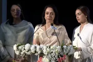 ધર્મેન્દ્રનું આ સપનું અધૂરું રહી ગયું, હેમા માલિની ભીની આંખે પ્રાર્થના સભામાં કર્યો ખુલાસો