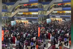 ‘લાલો: કૃષ્ણ સદા સહાયતે'ના કલાકારો રાજકોટના મૉલમાં પહોંચતા અફરાતફરી, એક બાળકી માંડ-માંડ બચી