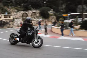 600 કિમી સુધી રેન્જ આપનારી દુનિયાની પહેલી ઇલેક્ટ્રિક બાઇક, ખાસ છે તેની બેટરી, 20 મિનિટમાં ચાર્જ થશે