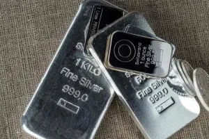 ચાંદીમાં રેકોર્ડબ્રેક તેજી: ભારતીય બજારમાં ભાવ ₹3 લાખને પાર, માત્ર 30 દિવસમાં ₹1 લાખનો ઉછાળો