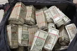 ડિજિટલ ટ્રાન્ઝેકશનની બોલબાલા છતા ભારતમાં 97 ટકા રોકડ લોકોના ઘરોમાં પડી છે