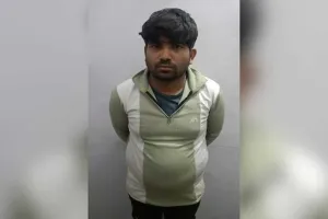 ડૉક્ટર બનીને આવ્યો ઠગ, ઝડપથી પૈસા ચૂકવવાનું કહીને દર્દીઓને લગાવી દીધો લાખોનો ચૂનો