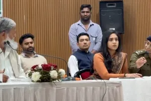 મંત્રીજીએ કહ્યું- પોલીસ અધિકારીને સસ્પેન્ડ કરો, SPએ કહ્યું- મારી પાસે અધિકાર નથી, મંત્રીજીએ કહ્યું- પાવર નથી તો અહીંથી ઉઠી જાવ