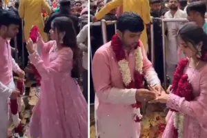 બાંકે બિહારી મંદિરમાં યુગલે કરી સગાઈ, વીડિયો વાયરલ થતા મચ્યો હોબાળો