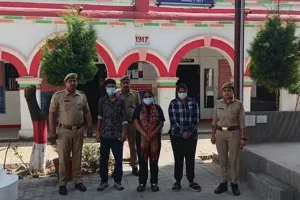 હાઇવે પર 'આ રસ્તો મુસ્લિમો માટે નથી' જેવા નફરતભર્યા સૂત્રો લખવા બદલ પોલીસે મહિલાને પકડી