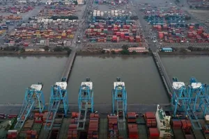 યુદ્ધની અસર: દુબઈમાં ફળ અને શાકભાજીના 1000 કન્ટેનર સડી રહ્યા છે! ભારતને ભારે નુકસાન