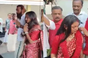 મોનાલિસા 'લવ જેહાદ'માં ફસાઇ, મેનેજરે કરી દીધી ડીલ; દિગ્દર્શકનો દાવો