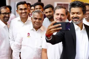 AIADMKમાં ભંગાણ, બળવાખોર 30 ધારાસભ્યોએ વિજયને સમર્થન આપ્યું