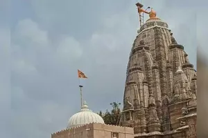 વડનગરના હાટકેશ્વર મંદિરમાં એવું શું થયું કે ટ્રસ્ટીઓને અડધી રાત્રે દૂર કરીને વહીવટદાર નિમવા પડ્યા?