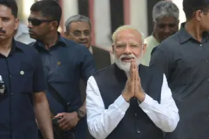 મુંબઈમાં PM મોદીના કાર્યક્રમ પહેલા નકલી PMO ઓફિસર અને બંદૂકધારી ઝડપાયા
