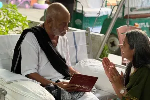નિમિષા પારેખ દ્વારા રચિત મેહંદીકૃત રામાયણ માટે મોરારી બાપુએ આપ્યા આશીર્વચન