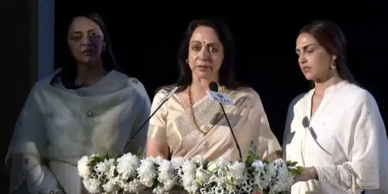 ધર્મેન્દ્રનું આ સપનું અધૂરું રહી ગયું, હેમા માલિની ભીની આંખે પ્રાર્થના સભામાં કર્યો ખુલાસો