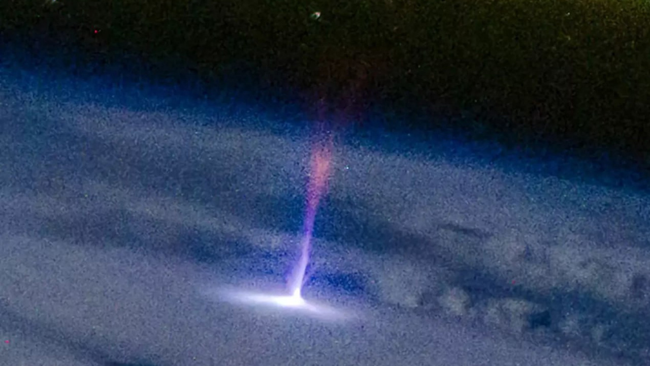 ISS-Astronaut-Blue-Jet4