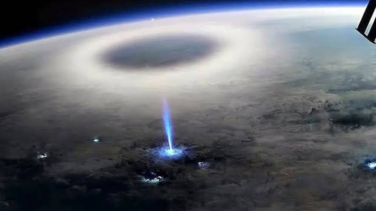 ISS-Astronaut-Blue-Jet3