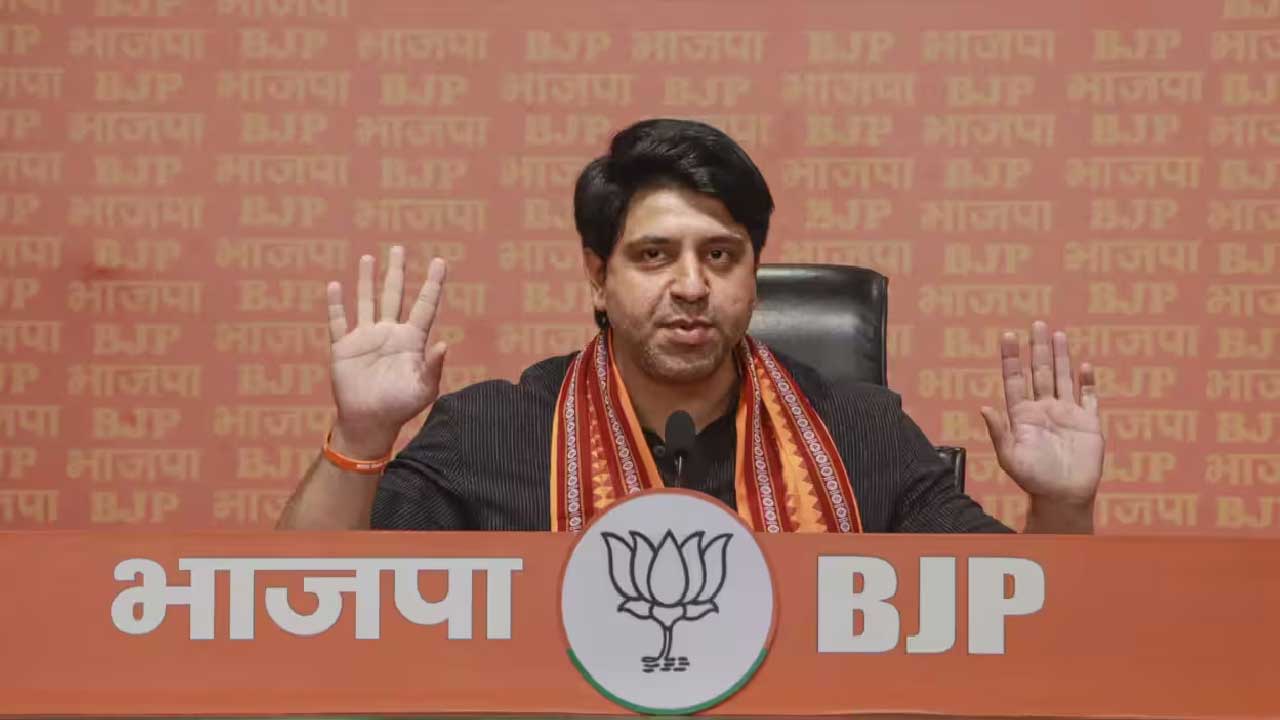 BJP છોડવા માંગતા શહેઝાદ પૂનાવાલાએ રાજીનામું સ્વીકારવા બીજીવાર પાર્ટીને અપીલ કરી