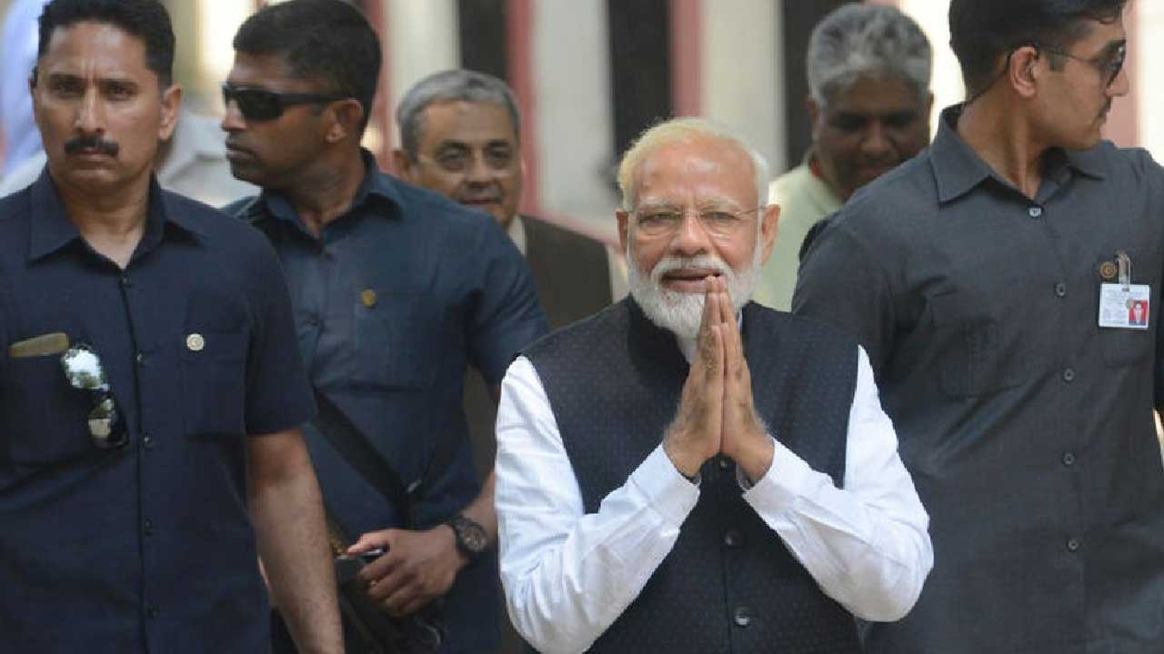 મુંબઈમાં PM મોદીના કાર્યક્રમ પહેલા નકલી PMO ઓફિસર અને બંદૂકધારી ઝડપાયા